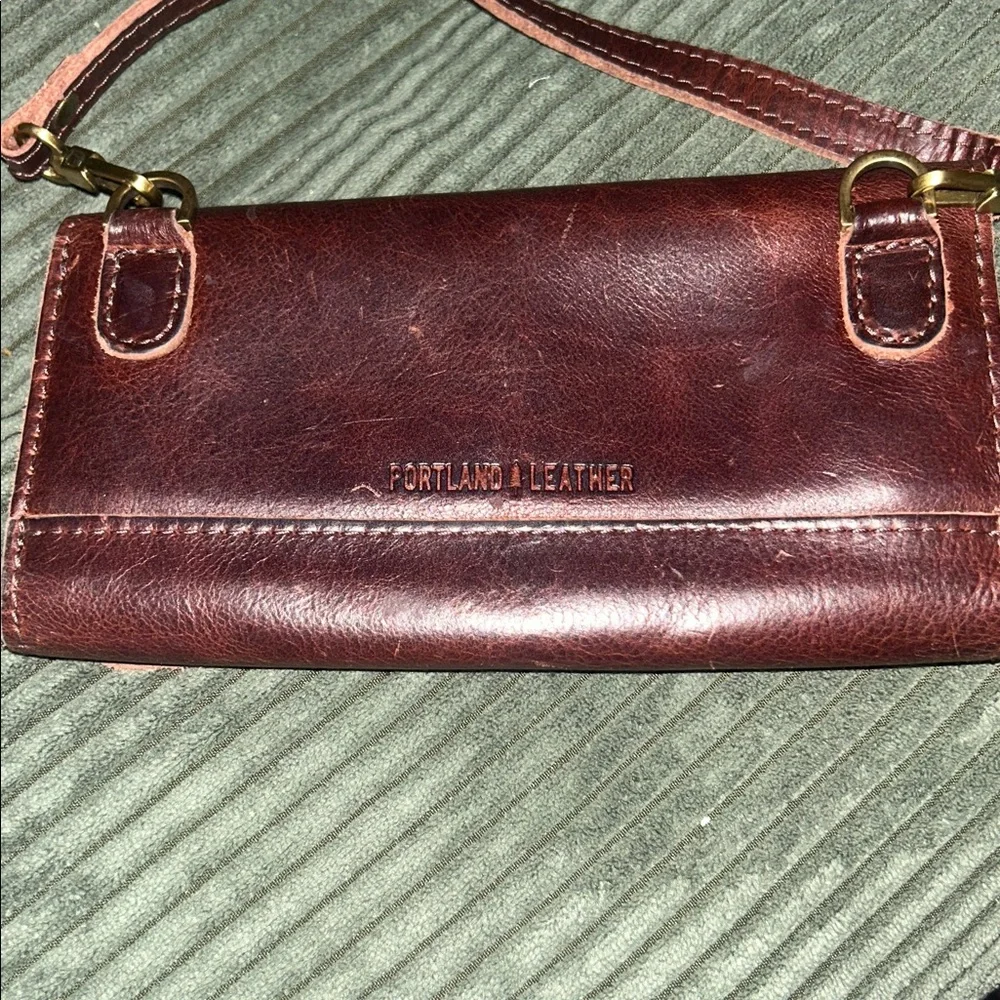 Portland Leather crossbody wallet brown leather - Picture 3 of 5